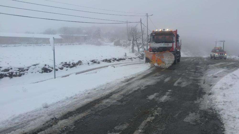 La nieve cubre la comarca sanabresa