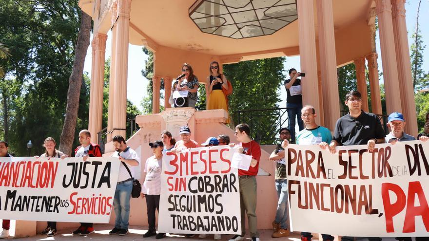 Los trabajadores de Afanias vuelven a denunciar impagos en Castellón