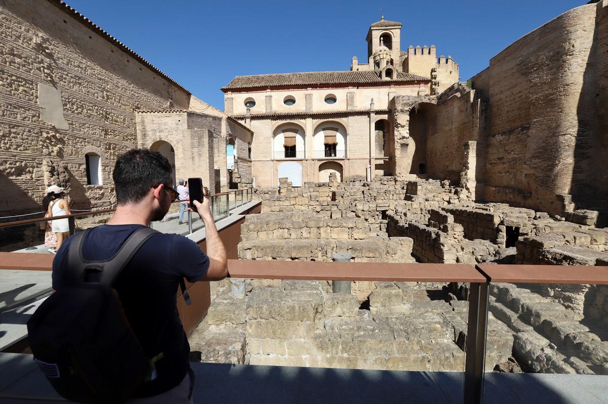 La entrada al Alcázar de Córdoba se hace desde este viernes por la puerta de la Ribera