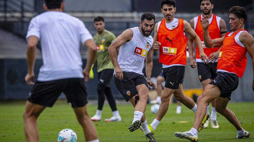 El Valencia CF cierra su pretemporada con muchos frentes abiertos