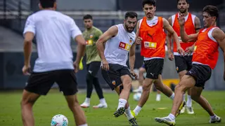 El Valencia CF cierra su pretemporada con muchos frentes abiertos
