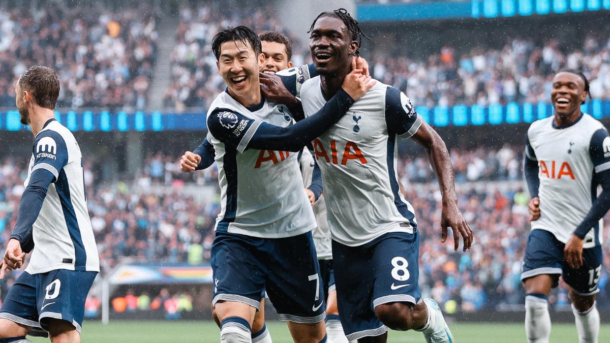 Son celebra la victoria del Tottenham ante el Everton