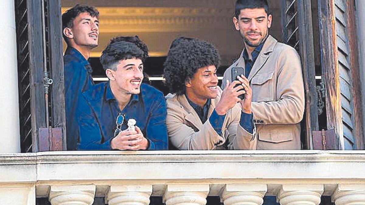 Los jugadores disfrutando de la Mascletà