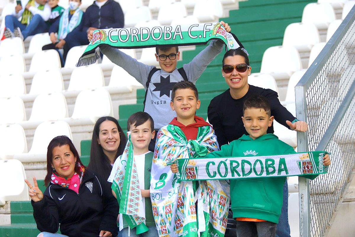 Córdoba CF - Las Palmas Atlético: Las imágenes de la afición en el Arcángel