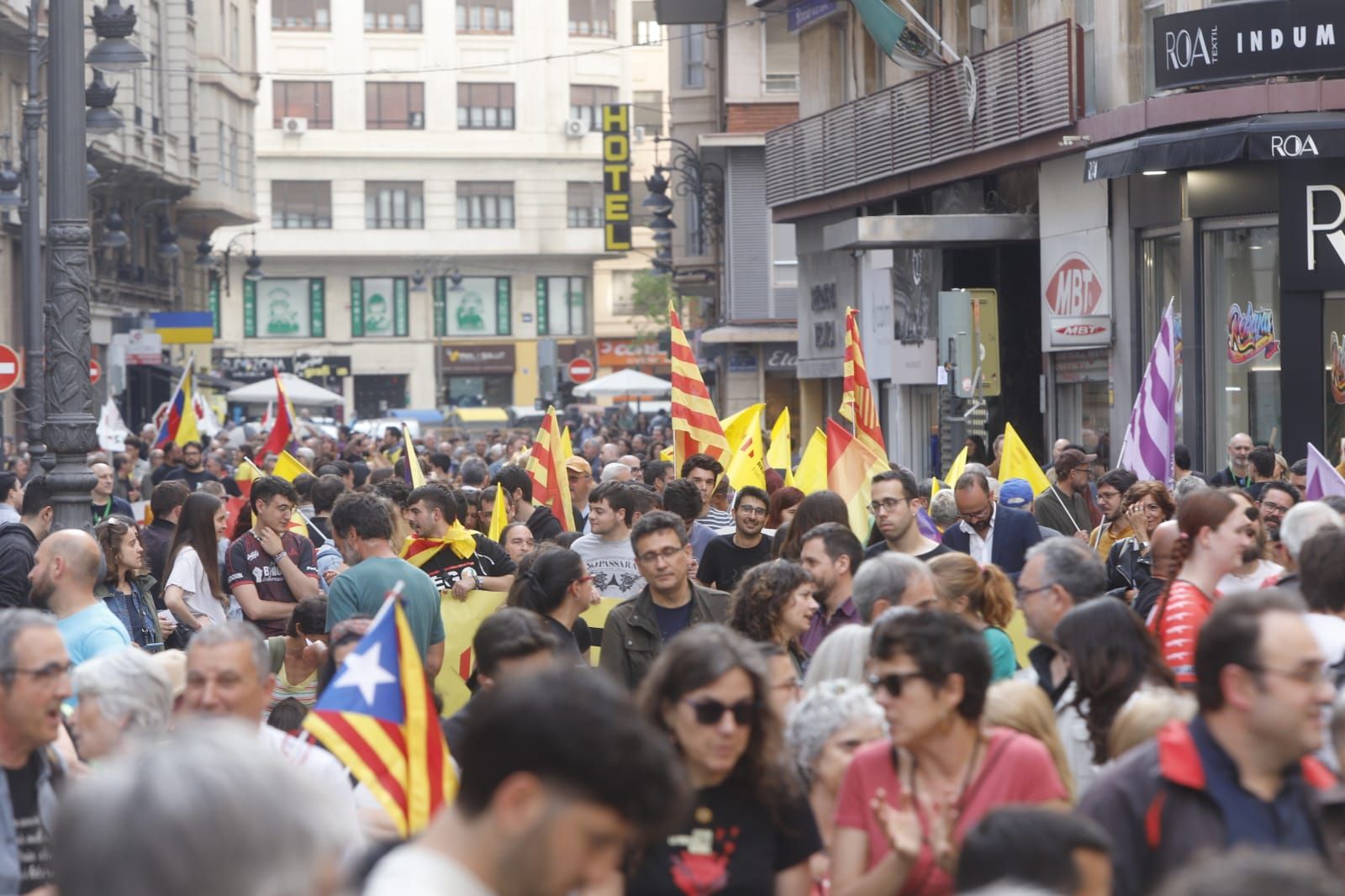 Manifestación en València para conmemorar la diada del 25 de abril