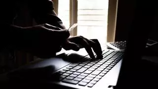 Alerta en móviles Android: una experta revela que estas aplicaciones "pueden robarte tus datos bancarios"