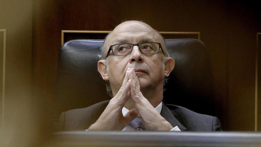 El ministro de Hacienda, Cristóbal Montoro, durante un pleno en el Congreso.