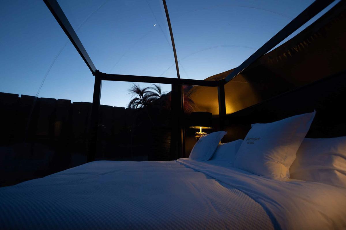 La luna, vista desde una de las habitaciones burbuja
