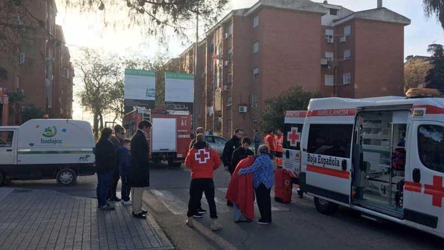 Evacuadas 25 personas de un bloque de viviendas en Badajoz por un incendio