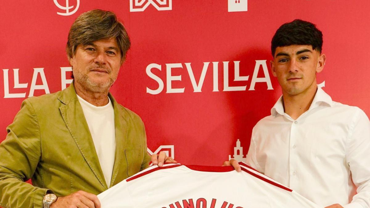 Agustín López, director de cantera del Sevilla FC y Bruno Luque.