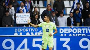 Deportivo Alavés - FC Barcelona: El primer gol de Robert Lewandowski
