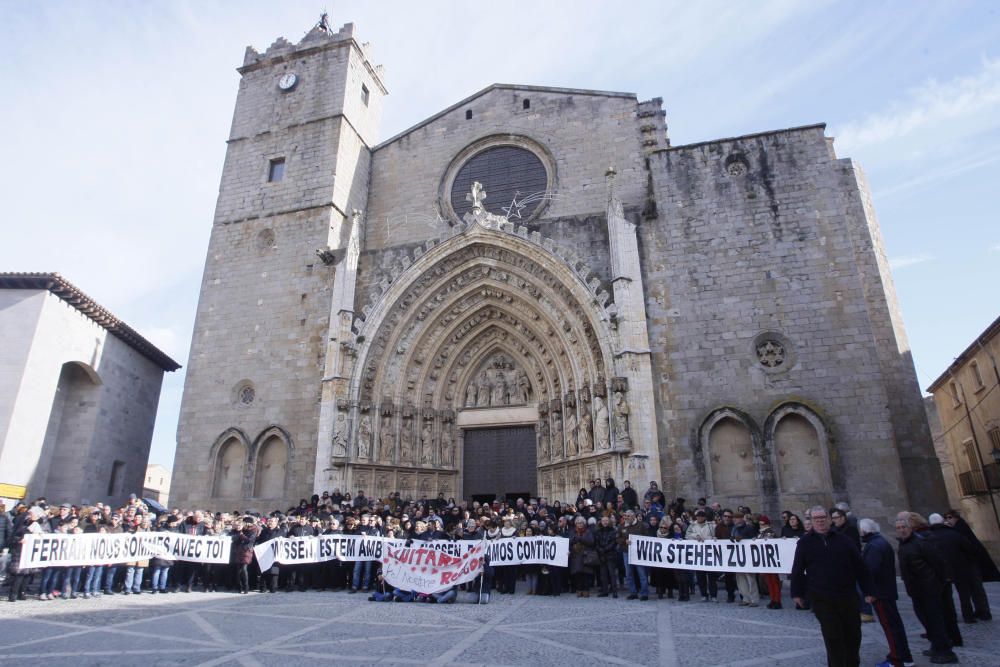 Protesta a Castelló en contra de la decisió del Bisbat de rellevar el mossèn