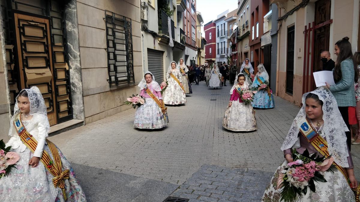 La ofrenda floral a la Asunción fue otro de los actos centrales de la jornada dominical en la Vall.