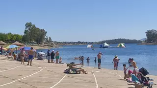 Extremadura llega a diez banderas azules, con Cañamero, la primera en Cáceres
