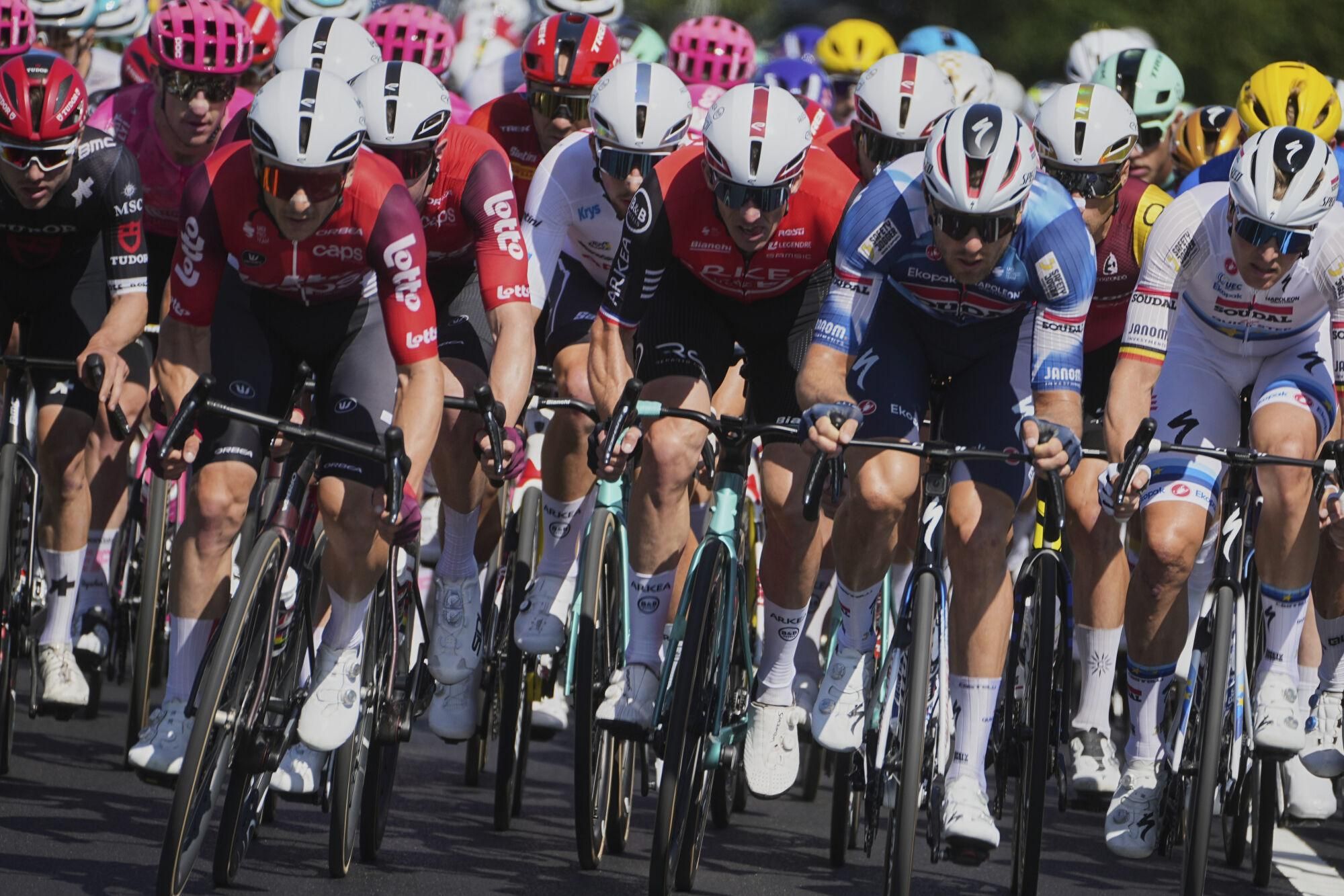 The pack rides during the fourth stage of the Tour de France cycling race over 172.2 kilometers (107 miles) with start in Amiens and finish in Rouen, France, Tuesday, July 8, 2025. (AP Photo/Thibault Camus) Associated Press / LaPresse Only italy and spain. EDITORIAL USE ONLY/ONLY ITALY AND SPAIN