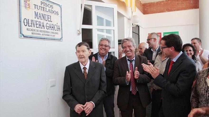 La localidad rinde homenaje a Manuel Olivera, alcalde durante dos décadas