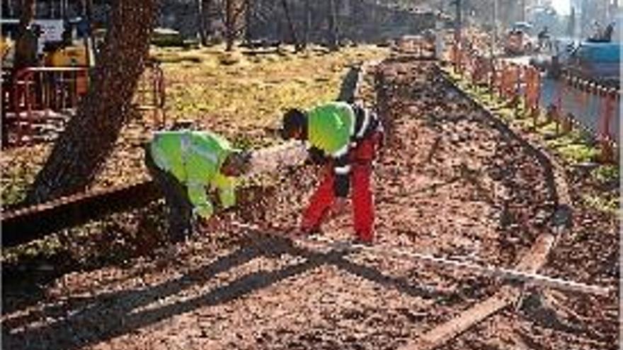 Les obres a Caldes del sender d&#039;11 km que unirà el Golf amb el Carrilet.