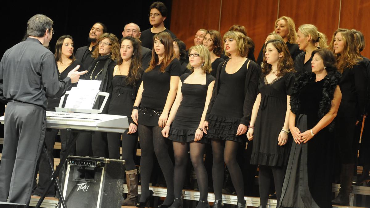 Imagen de archivo de un coro en el Teatre Principal de Palma