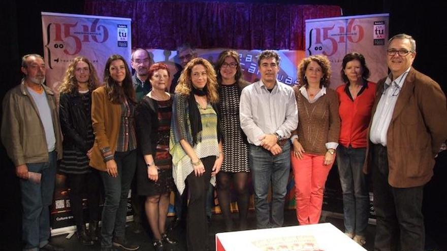 Miembros de centros docentes, de Conservatorio de Danza, de las asociaciones Frater, Luba Teatro y Al Sur, junto a la delegada de Cultura, Monsalud Bautista, y el coordinador del Cánovas, Antonio Navajas.