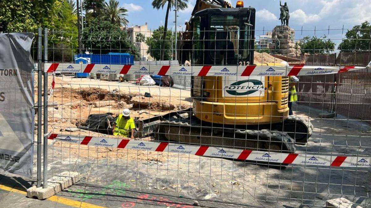 Obras, ayer, en plaza España.