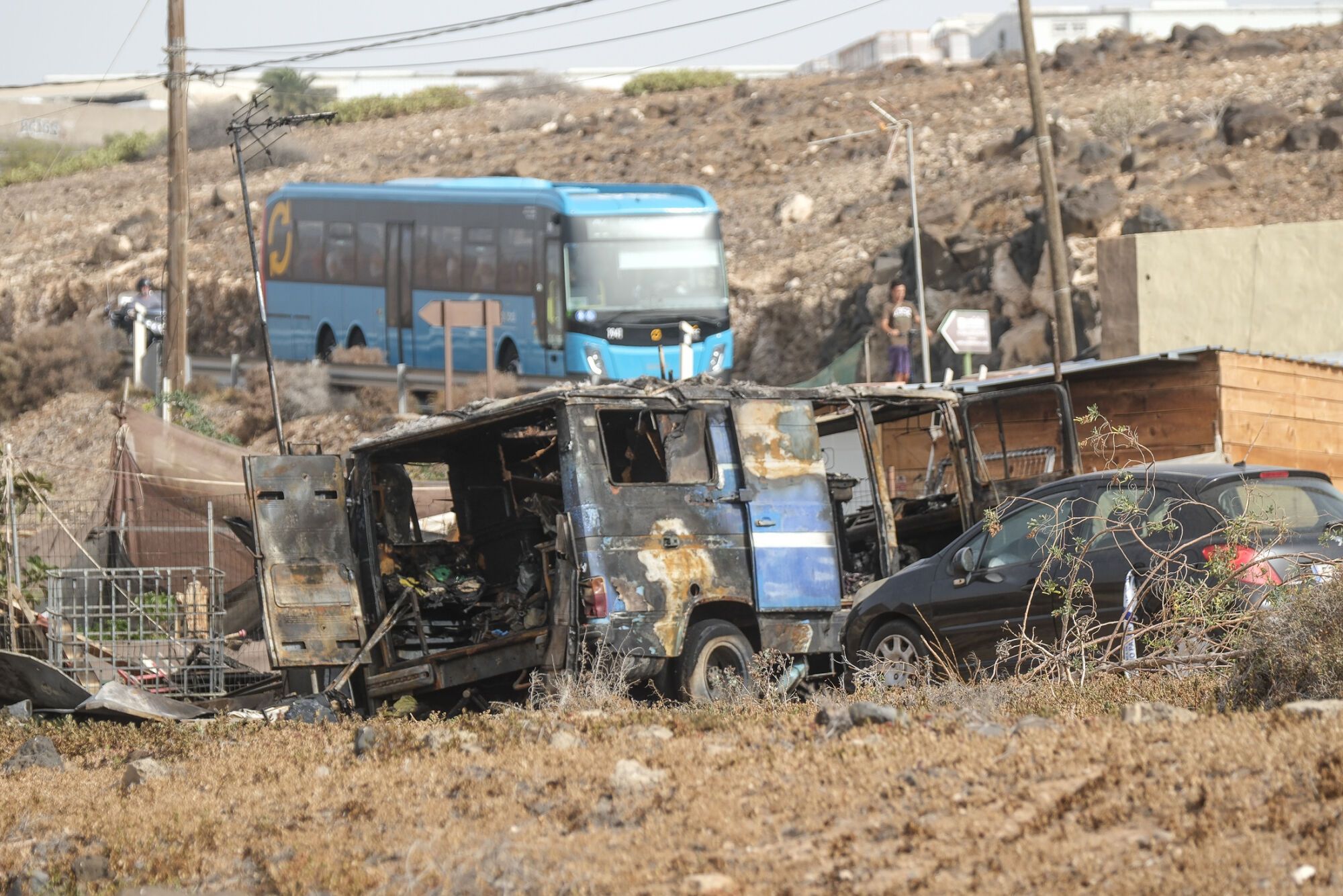 Encuentran un cadáver calcinado en un furgón tras un incendio en Ojos de Garza