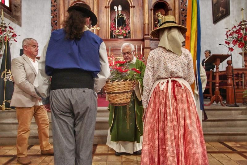 Ofrenda floral en honor a San Benito en el día que se hubiera celebrado la romería. Los balcones estarán engalanados. 12/07/20  | 12/07/2020 | Fotógrafo: María Pisaca Gámez