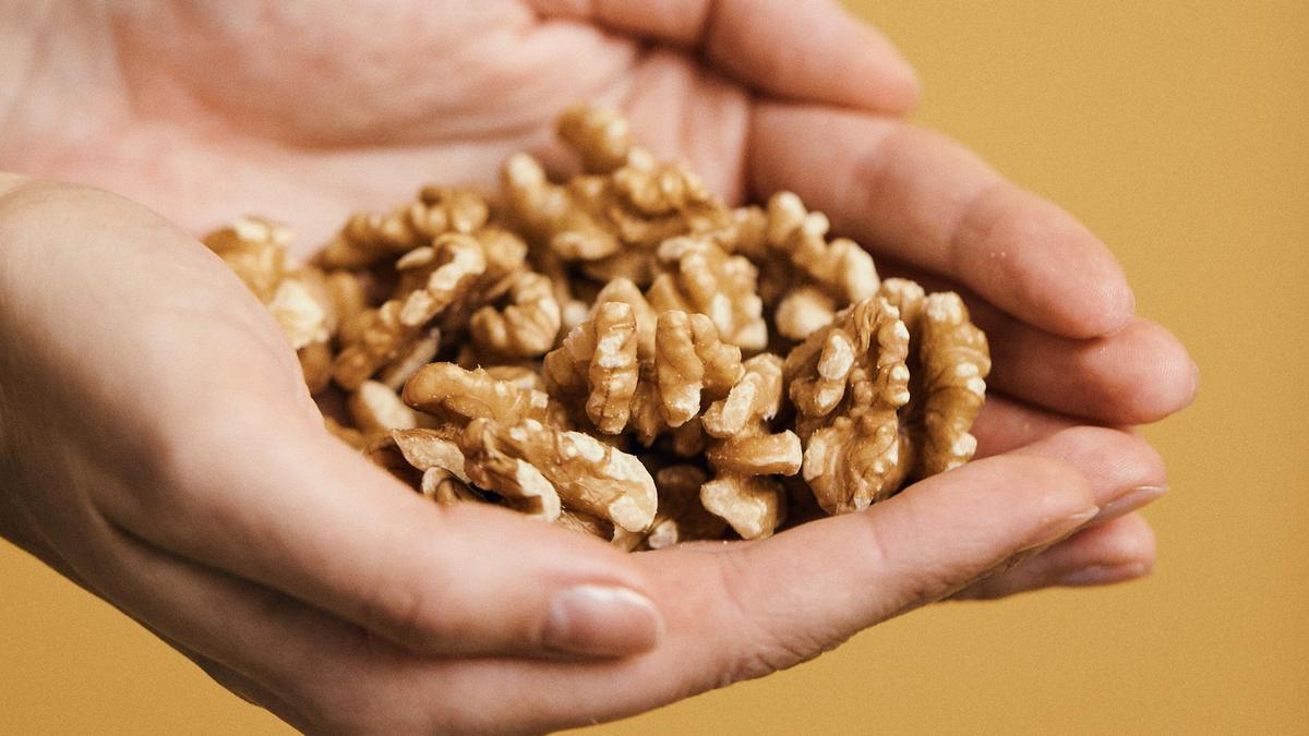 Un puñado de Nueces de California.