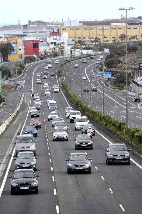 21-04-19 GRAN CANARIA.  AUTOPISTA GC-1. TELDE. Fotos de coches en la autopista. Colas en la autovía de la gente de regreso a casa del sur. Fotos: Juan Castro.  | 21/04/2019 | Fotógrafo: Juan Carlos Castro