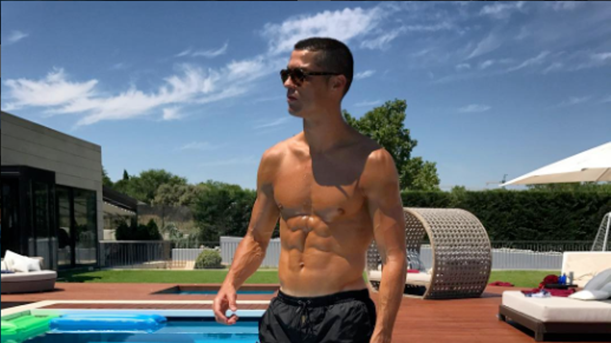 Cristiano Ronaldo en su piscina