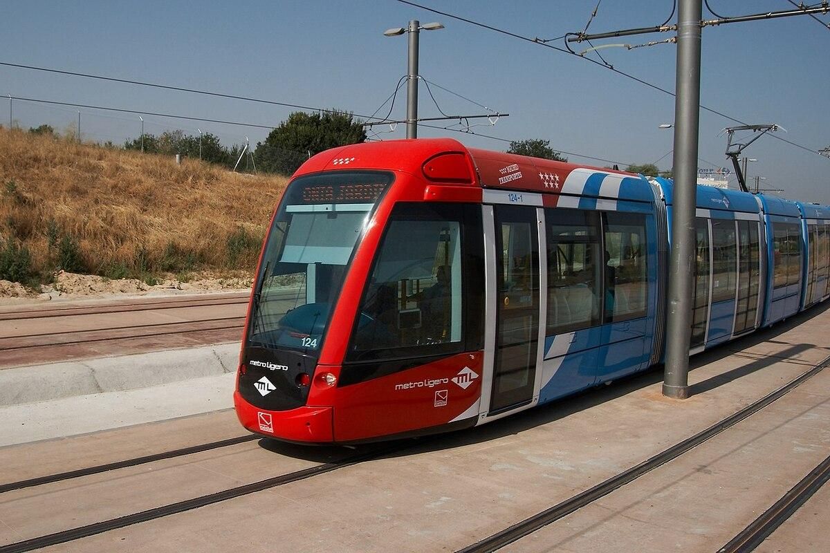 El Ayuntamiento y Metro Ligero Oeste se unen para colaborar en proyectos sostenibles