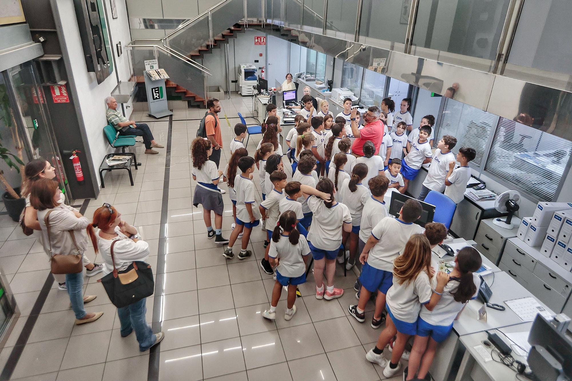 Visita del Colegio Echeyde a EL DÍA