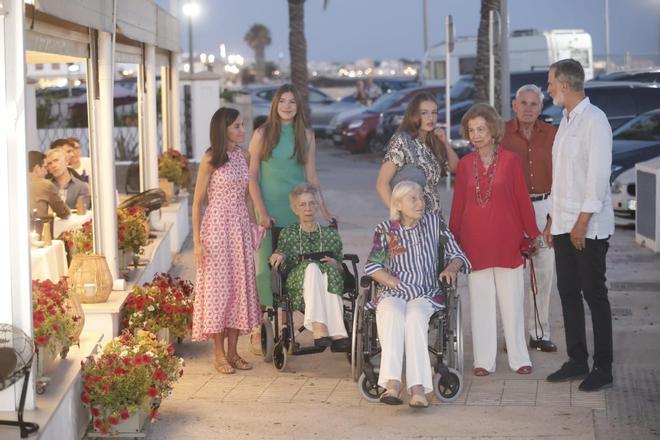 Los Reyes y sus hijas, banquete en Mallorca