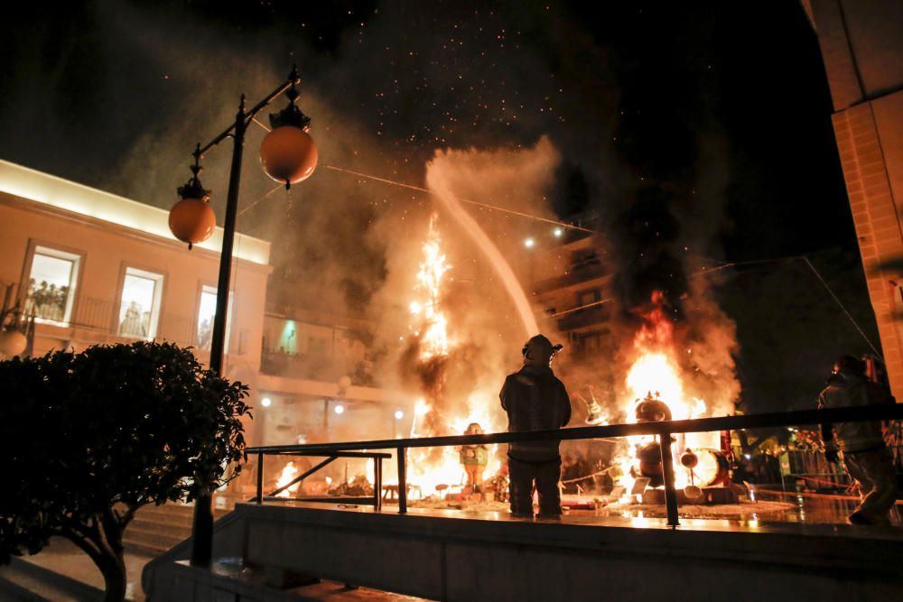 San Vicente se viste de fuego