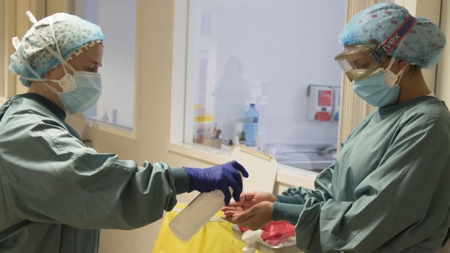 Professionals de l&#039;Hospital Universitari d&#039;Igualada a la zona de les UCI