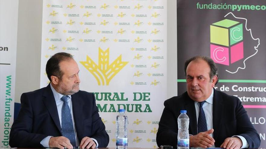 Caja Rural de Extremadura y Pymecon acuerdan colaborar en el apoyo a las empresas de la construcción