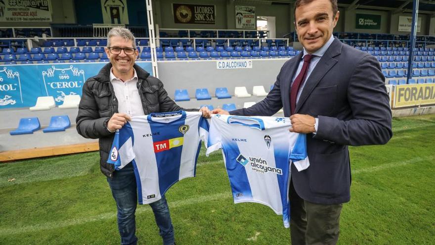 Serrano y Parodi con las camisetas de los equipos