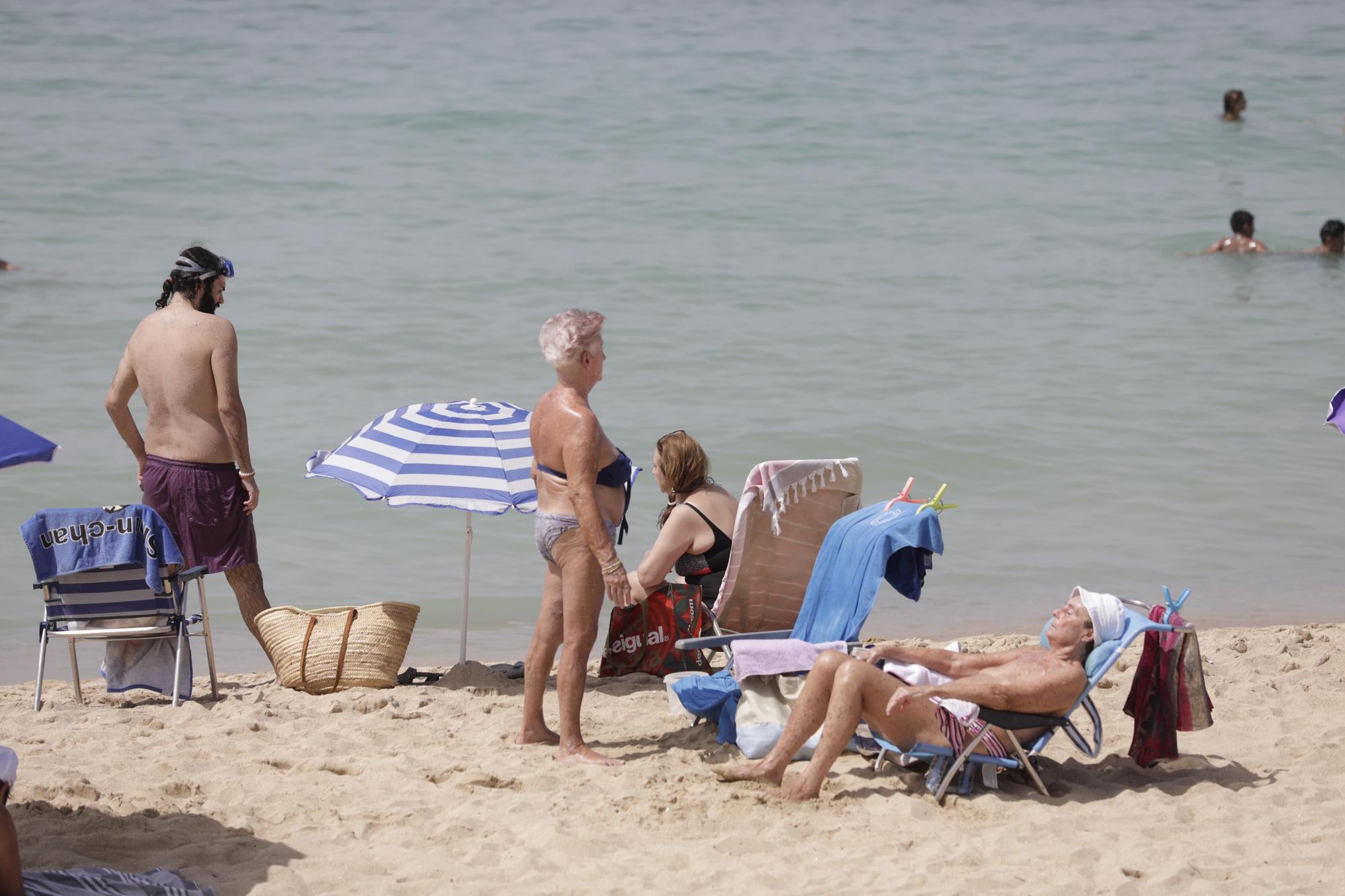 Mallorquines, sin prisa para ir a las urnas: "Primero playa, ya votaré después"