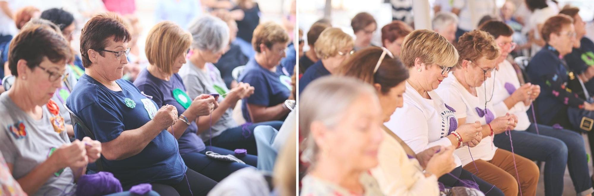 Mujeres de la asociación Hilando Vidas, cosiendo en directo en el Puerto de València el día 15