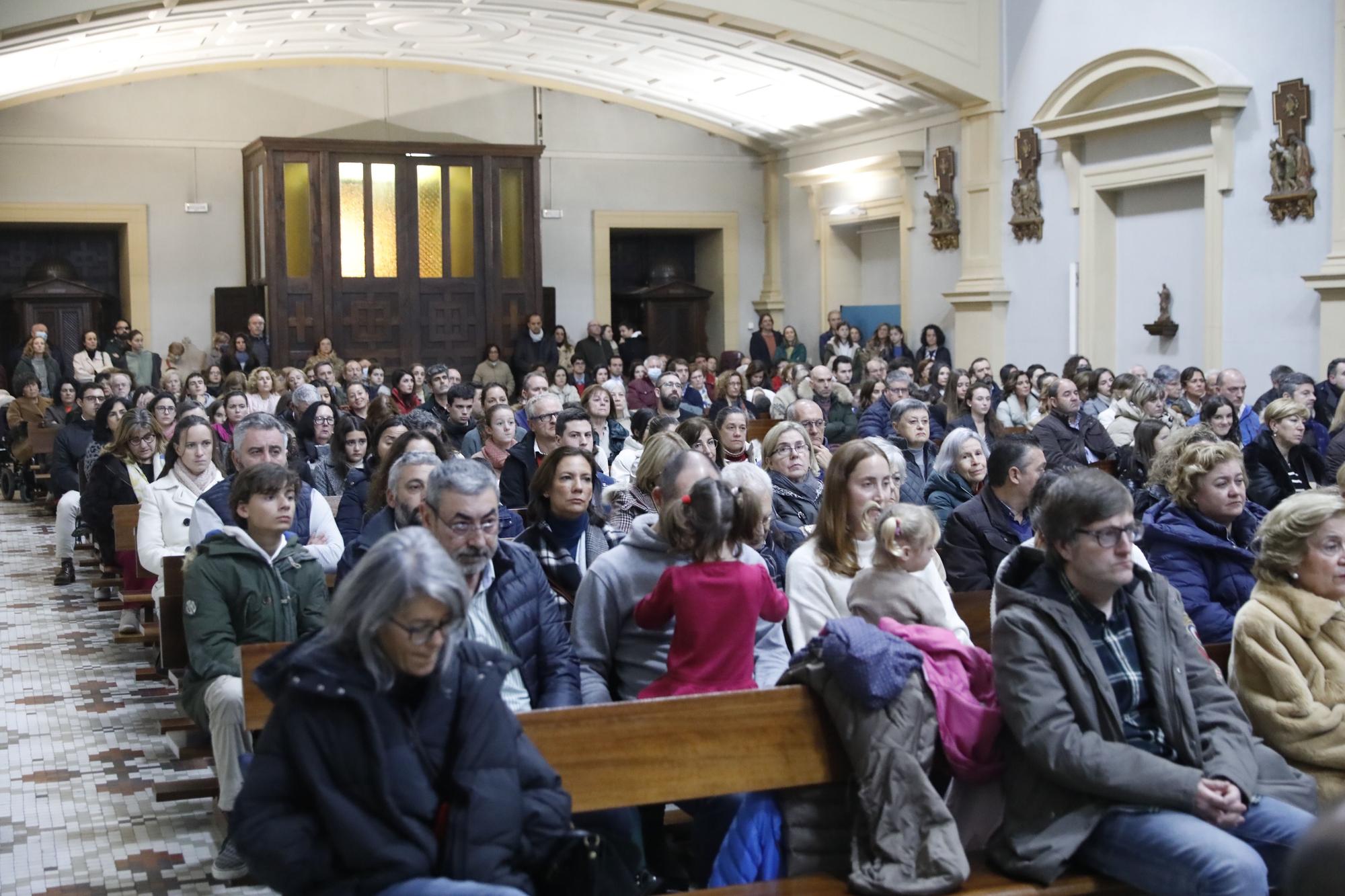 En imágenes: El colegio de la Inmaculada celebra la festividad de la Virgen e inaugura el Belén