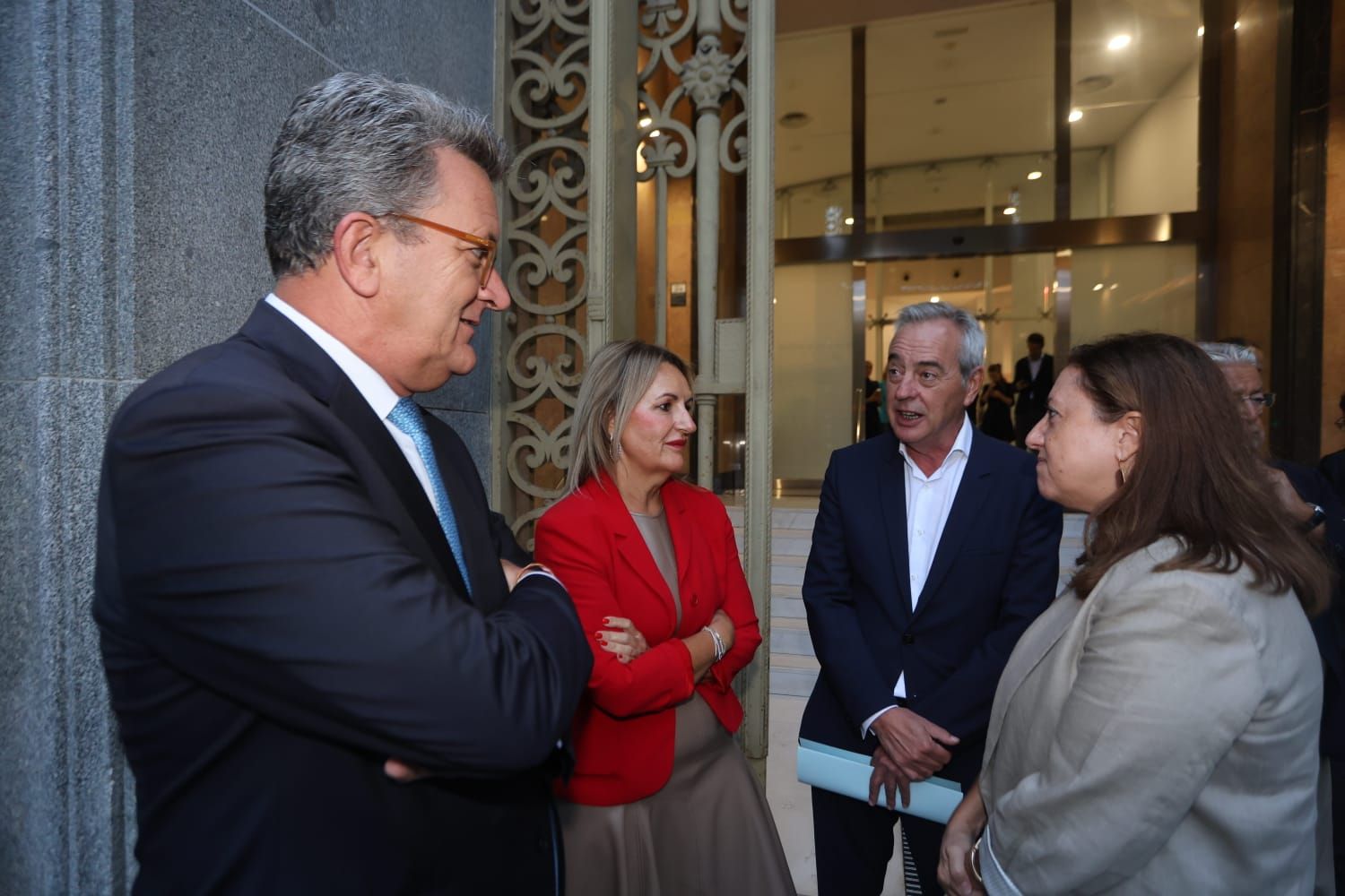 Llegada de los asistentes a la segunda edición del Foro de Energía en la Comunitat Valenciana