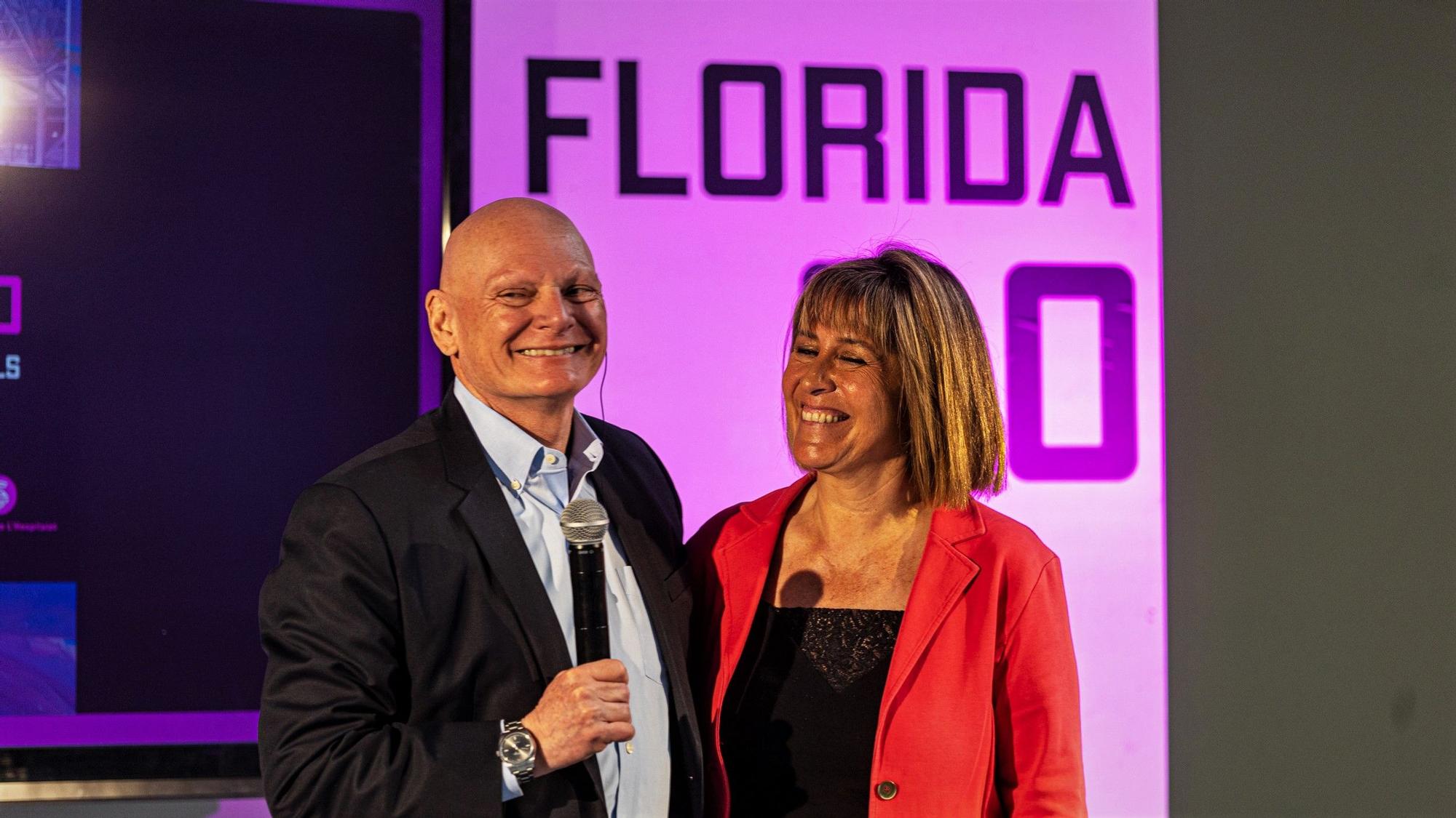 John Hoffman, CEO de GSMA, y Núria Marín, alcaldesa de L'Hospitalet, durante la presentación del proyecto Florida 6.0.