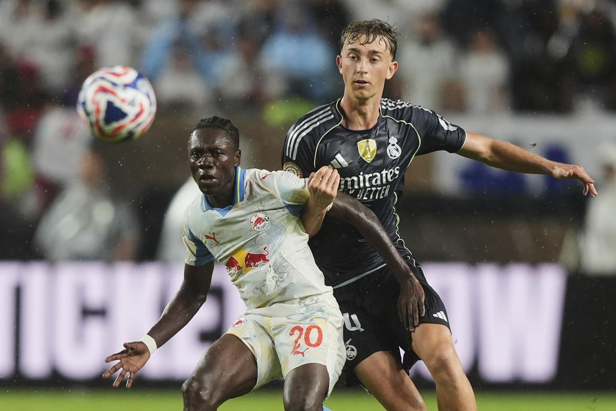 Dean Huijsen, durante la victoria ante el Salzburgo