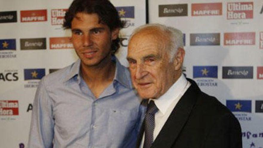 Rafa Nadal junto a su abuelo Rafael.