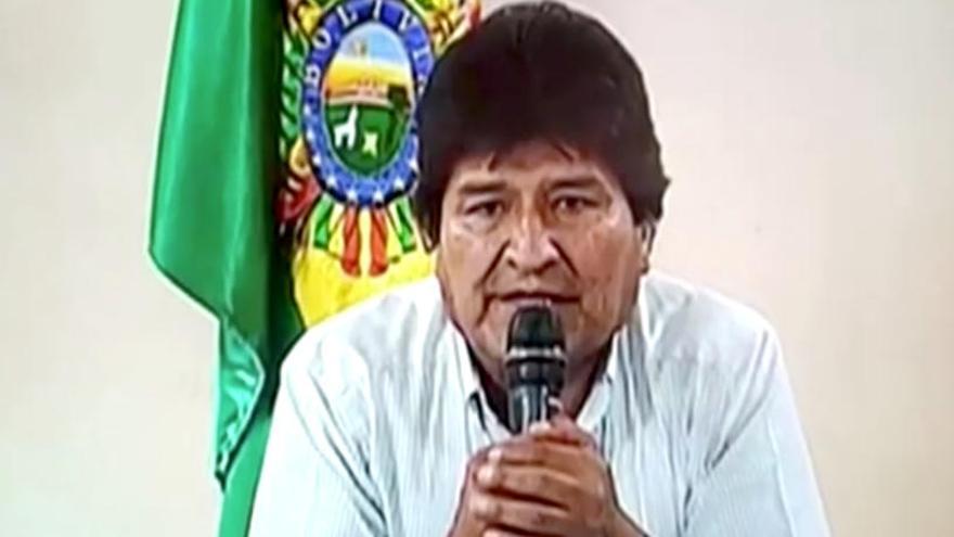 Evo Morales, presentando su dimisión