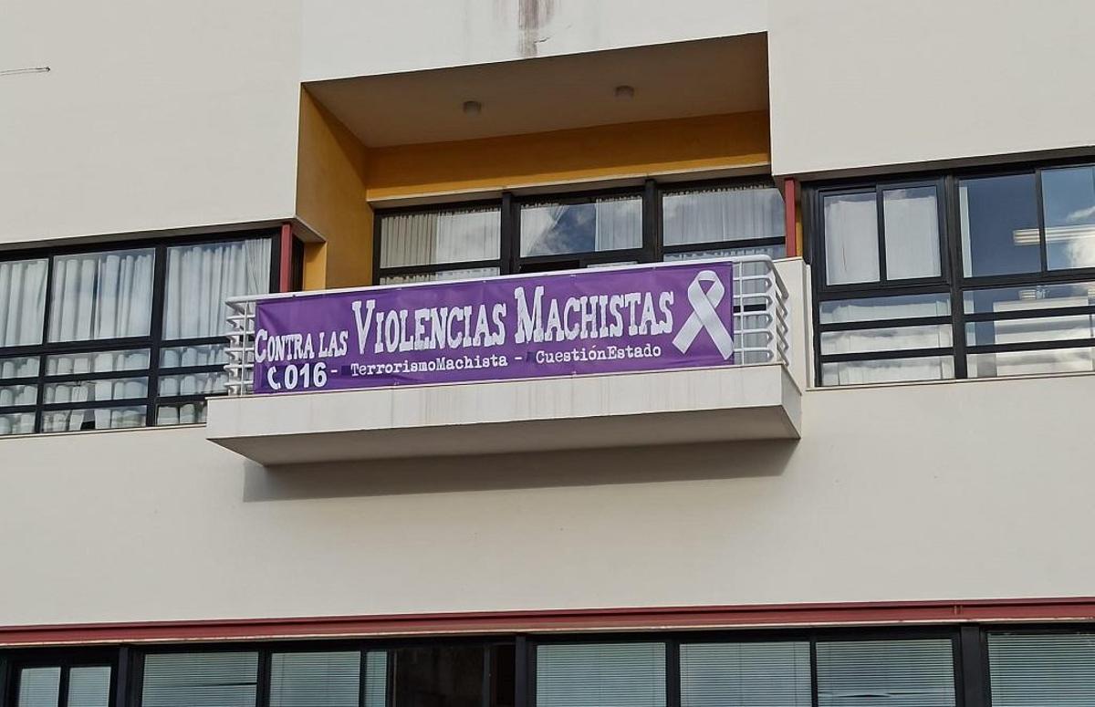 Pancarta contra la violencia de género en el Ayuntamiento de Torremolinos.