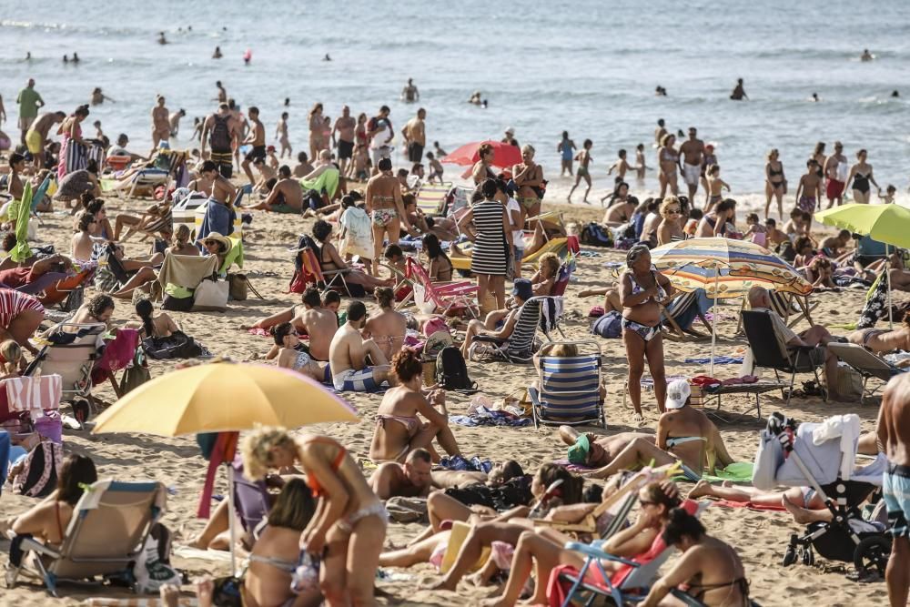 Último día de agosto en la playa de San Lorenzo