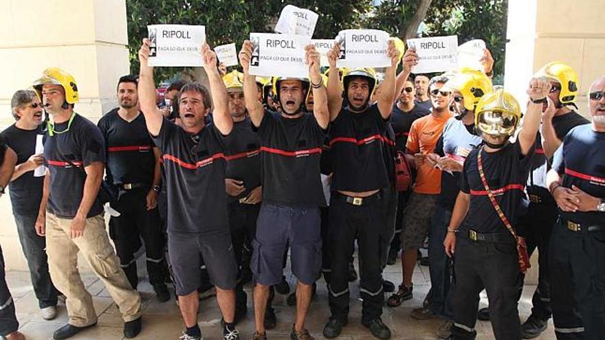 Imagen de la protesta que los bomberos celebraron el pasado día 20 en la Diputación.
