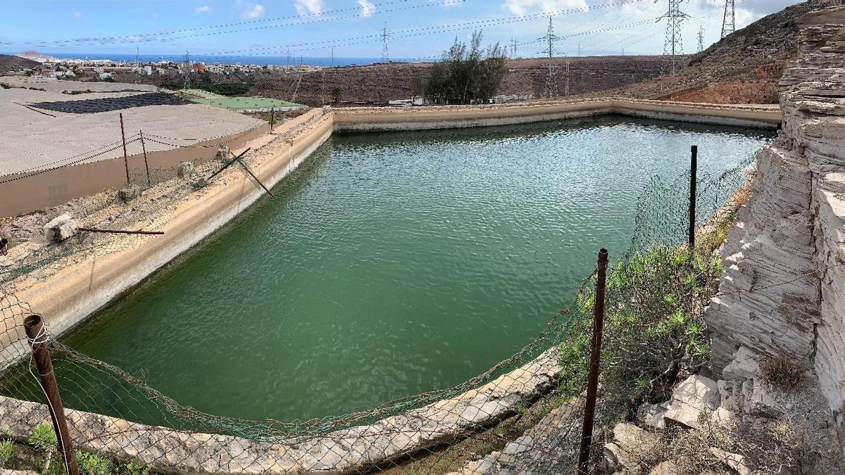 Depósito en Las Carboneras que va a ser adaptado para que pueda almacenar agua de consumo humano.