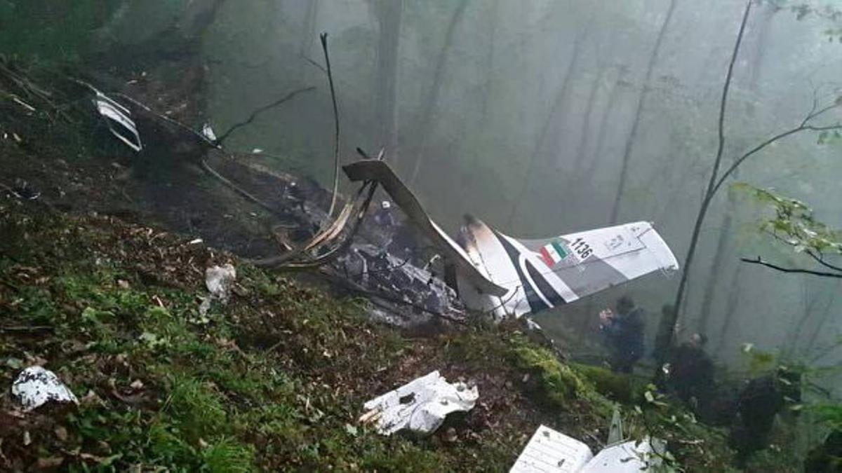 Restos del helicóptero siniestrado en Irán en el que viajaban el presidente del país, Ebrahim Raisi, y el ministro de Exteriores, Hosein Amirabdolahian