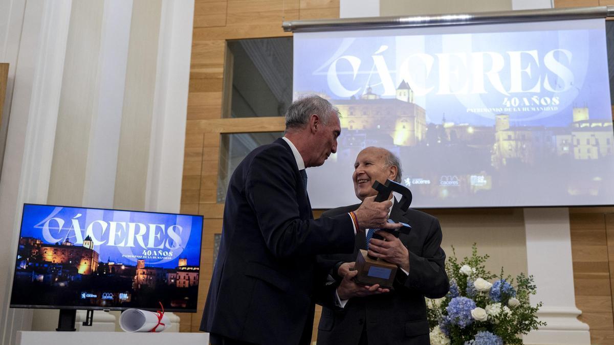 Galería | Así ha sido la entrega del premio a la Fundación Tatiana en Cáceres